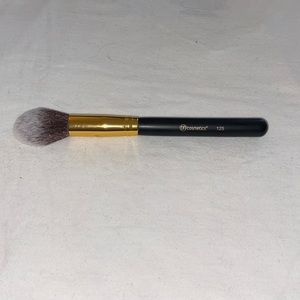 BH Cosmetics Brush #125